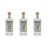 Noveltea Dry Gin transparenter Hintergrund halbe Kiste mit drei Stück