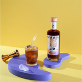 Whisky & Oolong Tee Spirituose mit Glas daneben
